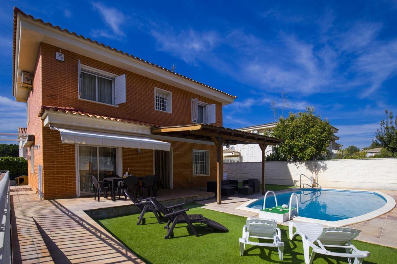 Villa Pluma Planet Costa Dorada - Only Families 살루 외부 사진